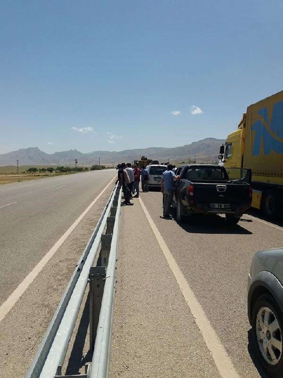 Gürbulak Sınır Kapısı Yolunda Bomba Bulundu, Ulaşım Durdu
