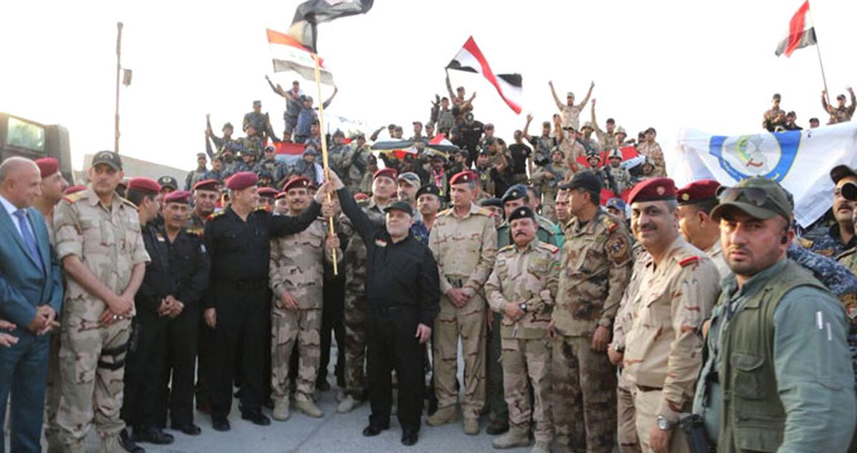 Irak Başbakanı İbadi, Musul'a Bayrak Dikerek DEAŞ'ın Temizlendiğini Duyurdu