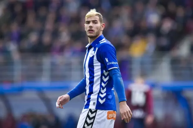 Real Madrid, Theo Hernandez'i Tanıttı