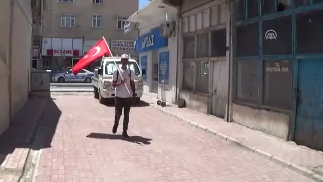 Türk Bayrağıyla 15 Temmuz Şehitleri Için Ankara'ya Yürüyor