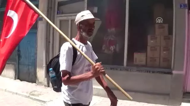 Türk Bayrağıyla 15 Temmuz Şehitleri Için Ankara'ya Yürüyor