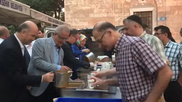 15 Temmuz'u Anma Nöbeti Başladı 15 Temmuz'u Anma Nöbeti Başladı
