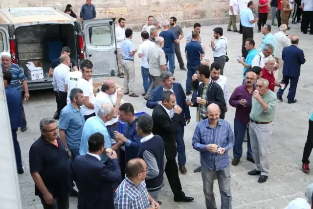 15 Temmuz'u Anma Nöbeti Başladı 15 Temmuz'u Anma Nöbeti Başladı