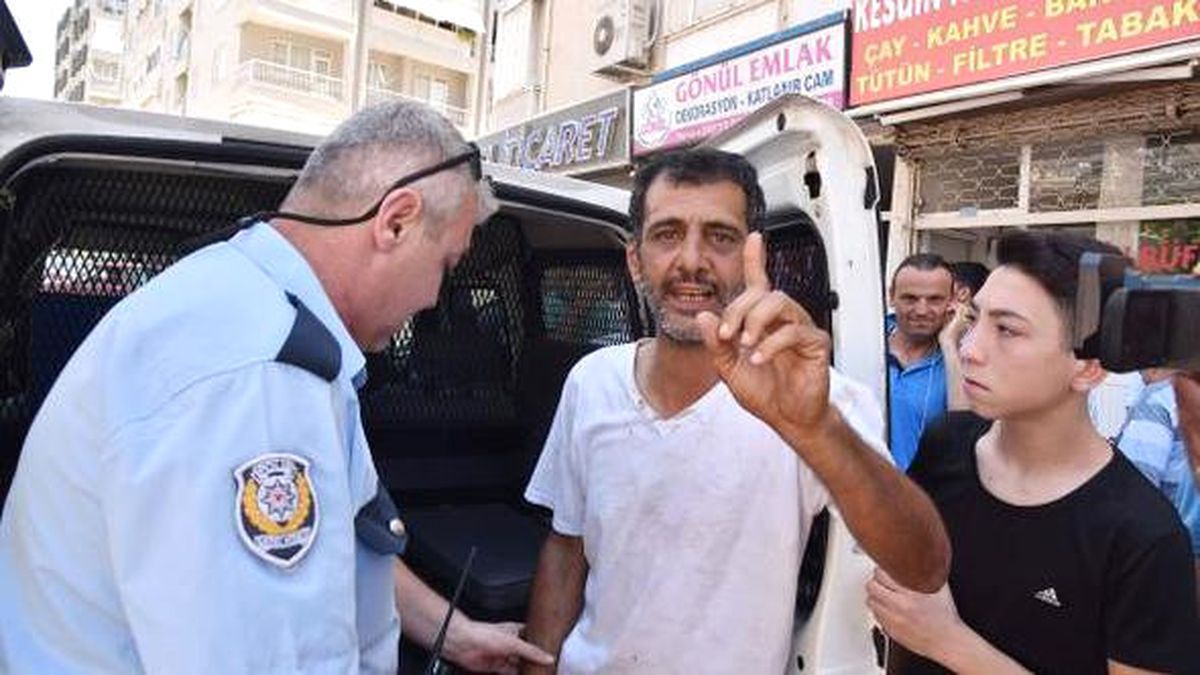 Gaspçıyı Dövelim mi, Dövmeyelim mi? Derken Kendileri Kavgaya Tutuştu