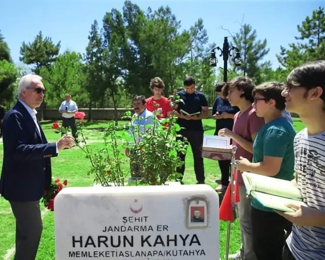 Başkan Kamil Saraçoğlu: 15 Temmuz Şehitlerimizi ve Tüm Şehitlerimizi Saygı ile Anıyoruz Başkan Kamil Saraçoğlu: 15 Temmuz Şehitlerimizi ve Tüm Şehitlerimizi Saygı ile Anıyoruz