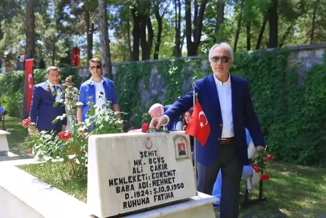 Başkan Kamil Saraçoğlu: 15 Temmuz Şehitlerimizi ve Tüm Şehitlerimizi Saygı ile Anıyoruz Başkan Kamil Saraçoğlu: 15 Temmuz Şehitlerimizi ve Tüm Şehitlerimizi Saygı ile Anıyoruz