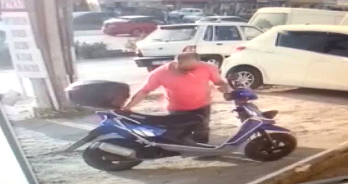 Bursa'da Güpegündüz Motosiklet Çalan Hırsız Kameraya Yakalandı