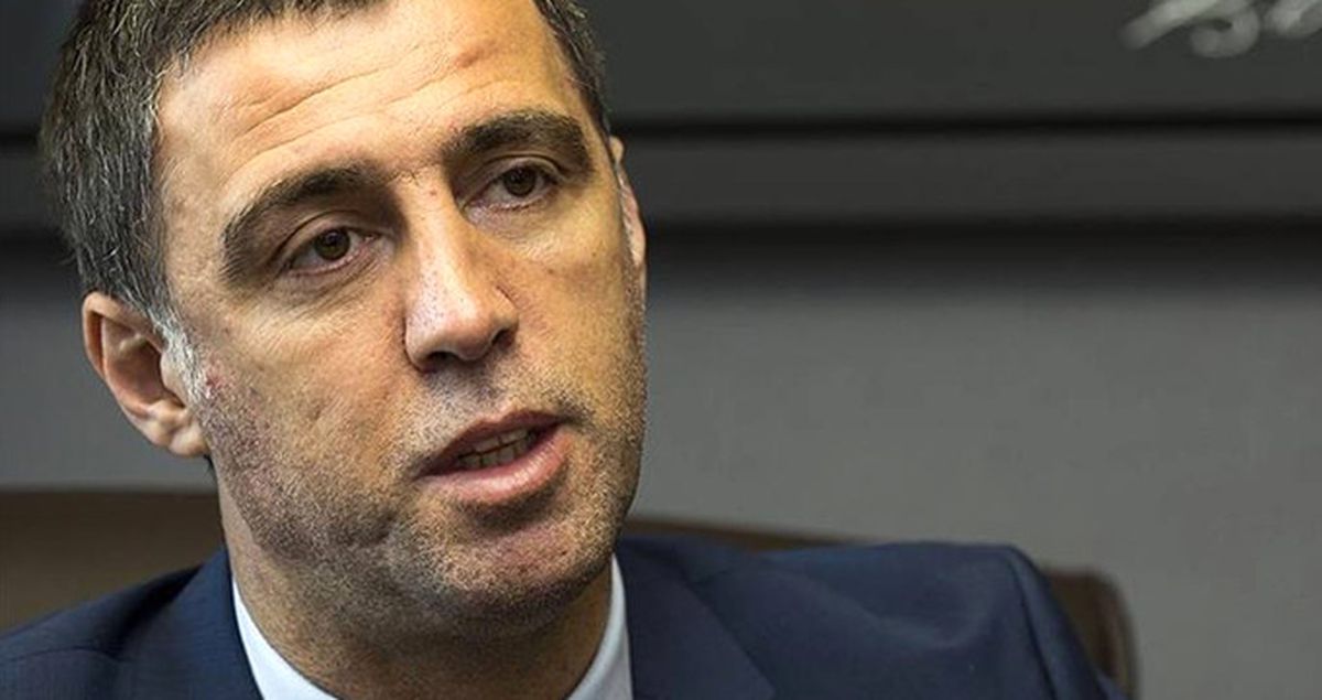 Cumhurbaşkanı'na Hakaret Gerekçesiyle Hakan Şükür Hakkında Yakalama Kararı Çıkarıldı