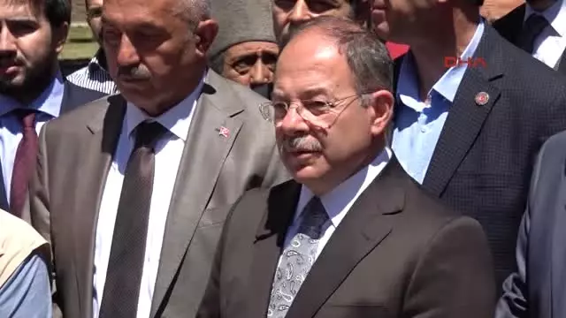 Erzurum Bakan Akdağ, 15 Temmuz Şehidinin Mezarı Başında Kuran Okudu Erzurum Bakan Akdağ, 15 Temmuz Şehidinin Mezarı Başında Kuran Okudu