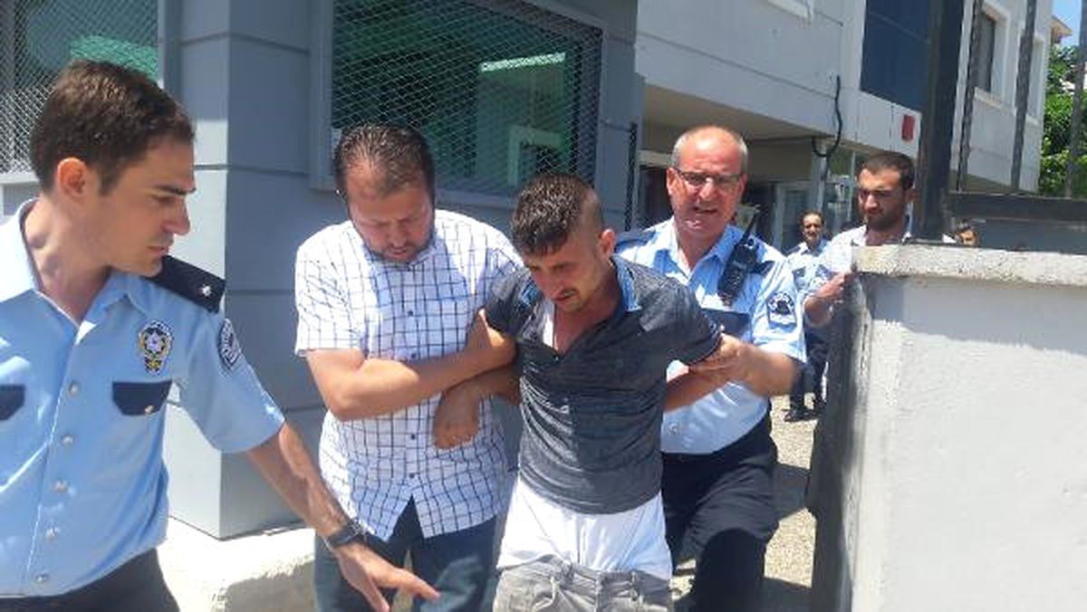 Kendisini Yakalayan Polise Silah Çekip, Kolunu Isırdı