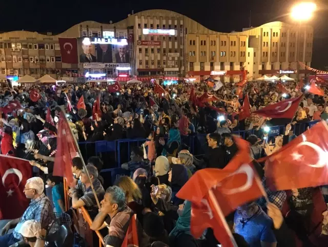 Sakarya'da 'Demokrasi Nöbeti' Başladı Sakarya'da 'Demokrasi Nöbeti' Başladı
