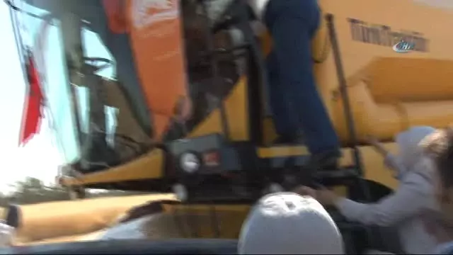 Bakan Çelik Konya'da Hasat Bayramına Katıldı Bakan Çelik Konya'da Hasat Bayramına Katıldı