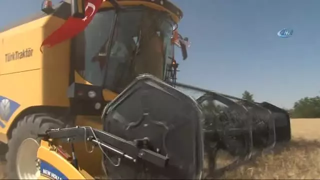 Bakan Çelik Konya'da Hasat Bayramına Katıldı Bakan Çelik Konya'da Hasat Bayramına Katıldı