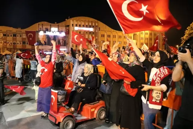 Sakarya'da 'Demokrasi Nöbeti' Başladı Sakarya'da 'Demokrasi Nöbeti' Başladı