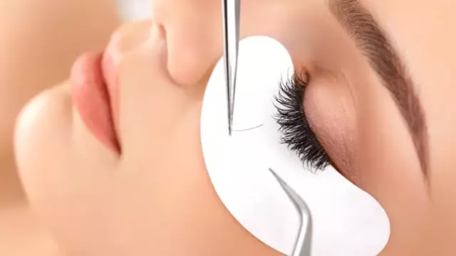Yaz Aylarında Kirpiklerinizi Yıpratmayın