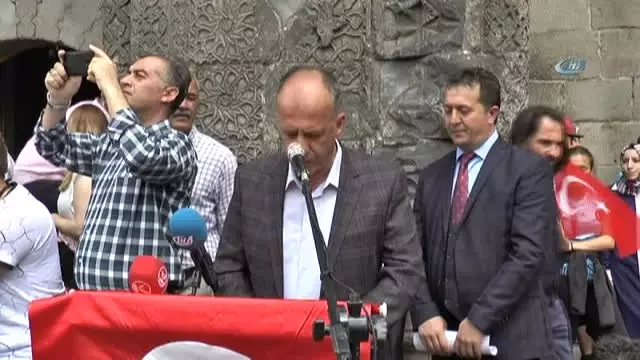 15 Temmuz İhanet Gecesinde İha'nın Tarihe Damga Vuran Fotoğraflarının Sergisi Tarihi Yakutiye... 15 Temmuz İhanet Gecesinde İha'nın Tarihe Damga Vuran Fotoğraflarının Sergisi Tarihi Yakutiye...