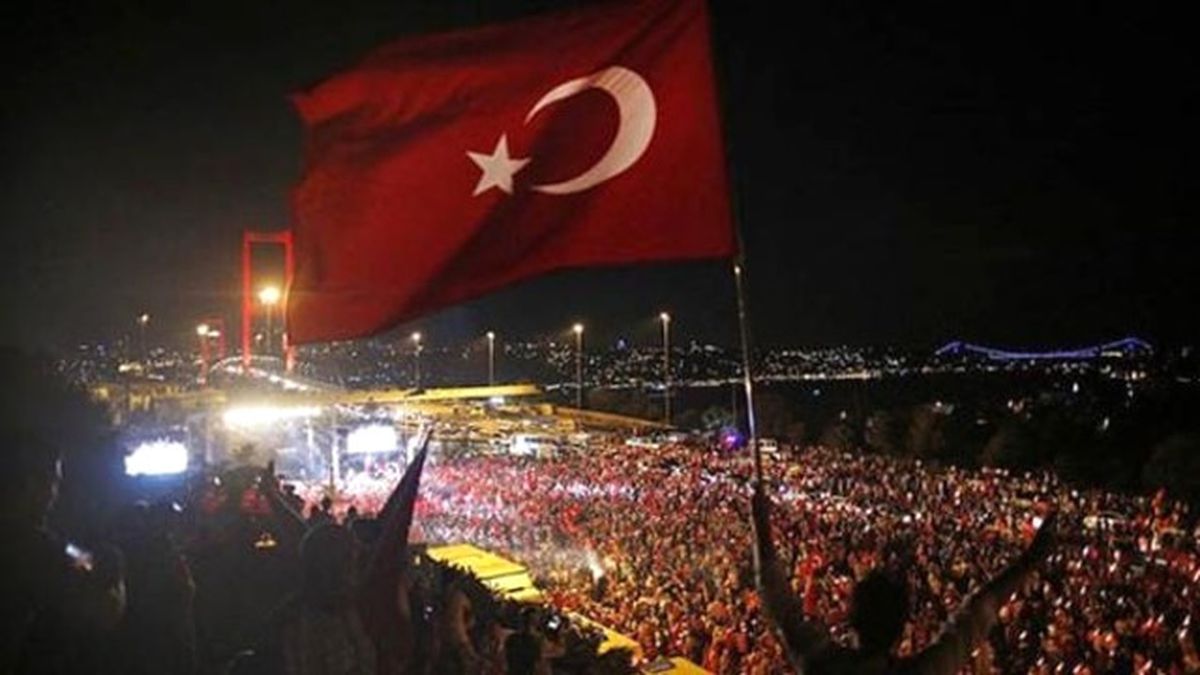 ABD'nin Ardından Almanya'dan da 15 Temmuz Uyarısı: Kalabalıktan Uzak Durun