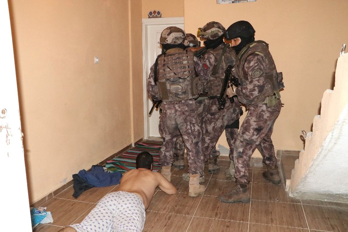 Adana'da DEAŞ'ın 'Meydan' Grubuna Vurgun: 5 Gözaltı