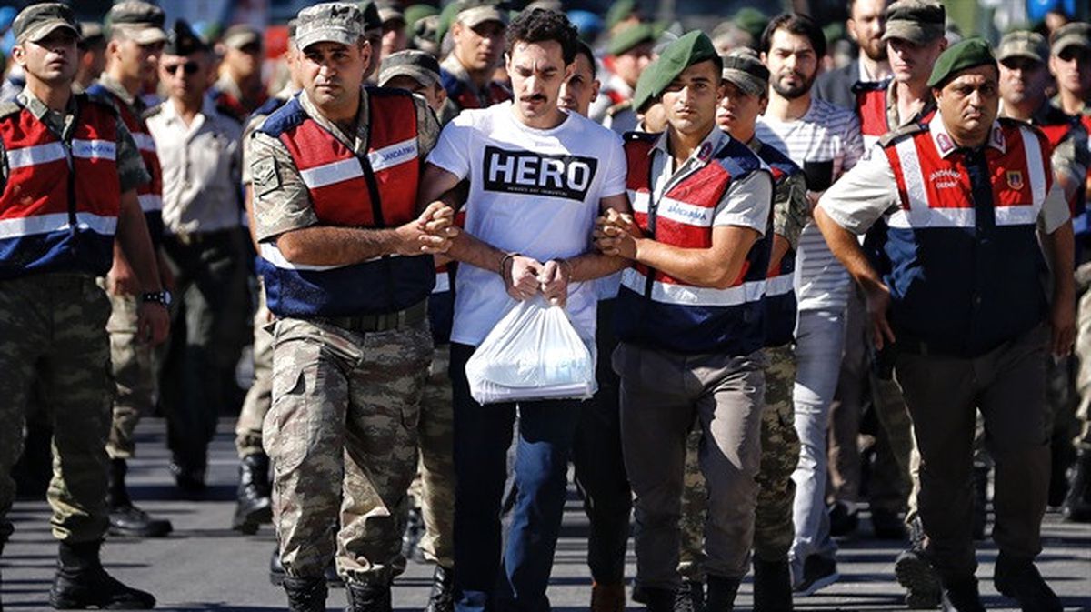Darbecinin 'Hero' Tişörtüne Soruşturma! Tek Tek İncelenecekler