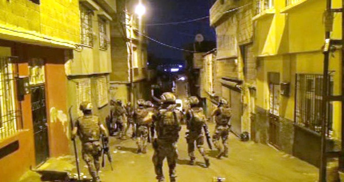 Gaziantep'te Demokrasi Nöbetini Kana Bulayacaklardı, DEAŞ'lı 18 Terörist Yakalandı