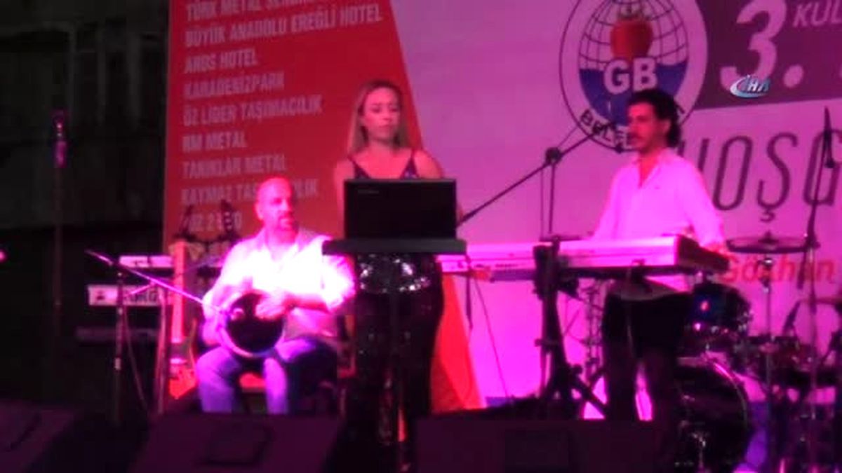 Resul Dindar Gülüç'te Hayranlarını Coşturdu