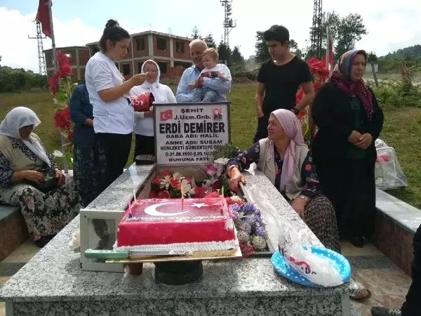 Şehidin Mezarında Yürek Yakan Doğum Günü