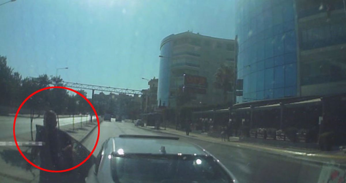 Acil Hastası Bulunan Ambulans Şoförüne Yol Vermedi! İşte O Görüntüler