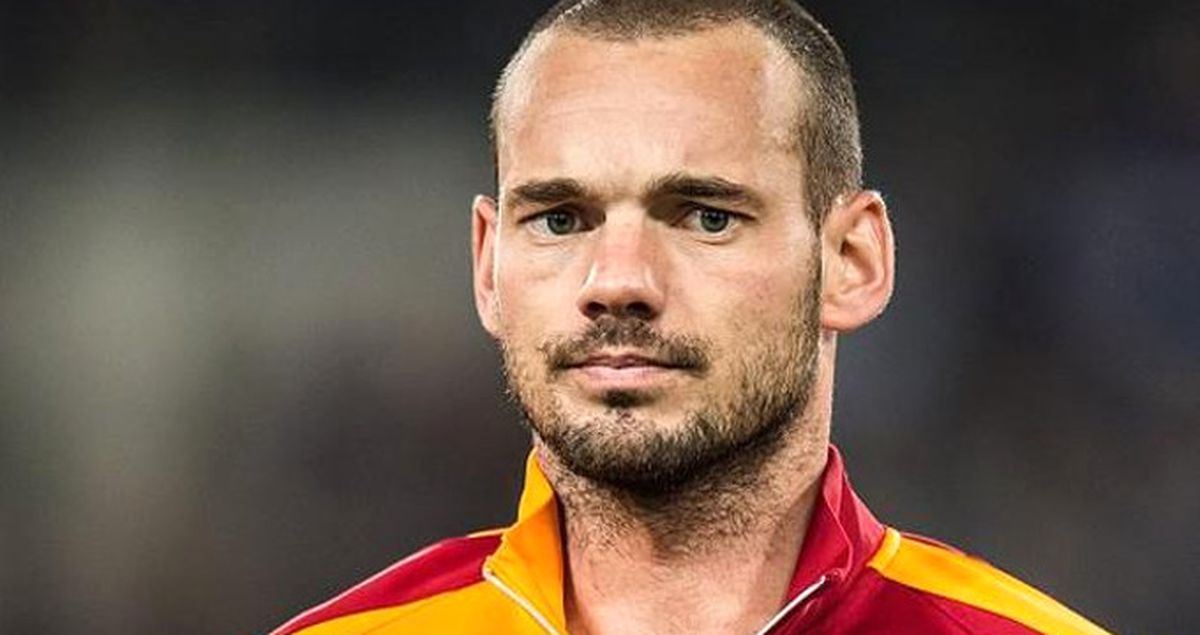 Antalyaspor, Sneijder'in Transferi İçin Galatasaray'la Görüşüyor