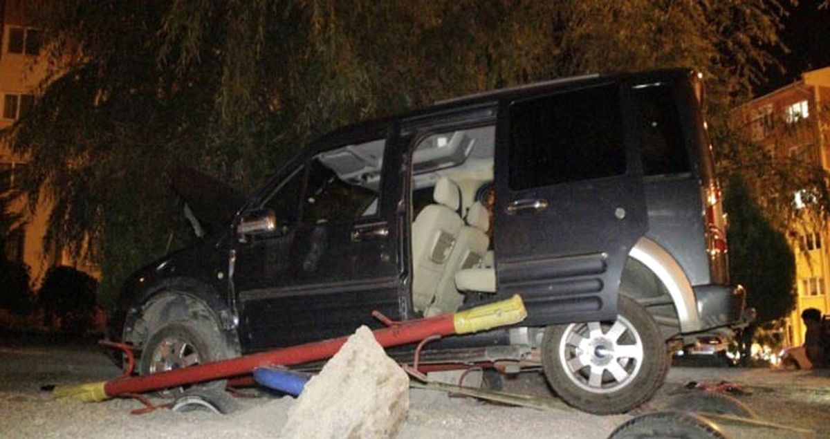 Babasının Aracını Kaçırdı, Oyun Parkına Daldı: 1'i Ağır 2 Yaralı