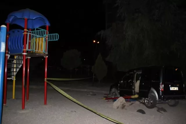 Babasının Aracını Kaçırdı, Oyun Parkına Daldı: 1'i Ağır 2 Yaralı