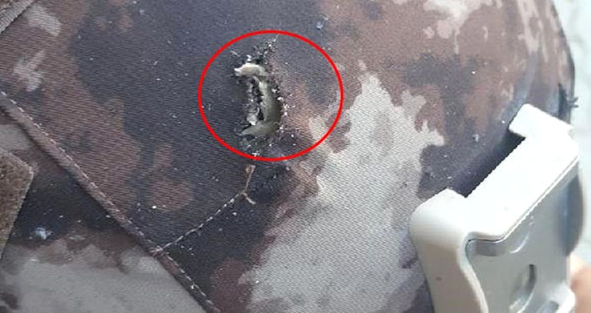 DEAŞ'lı Teröristlerle Göğüs Göğüse Çatışan Polisin Kaskına Mermi İsabet Etti