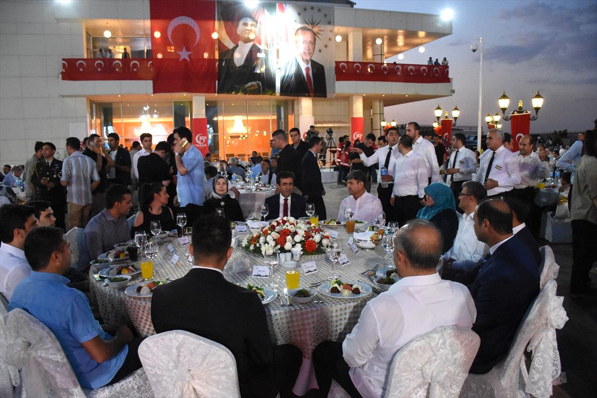 Diyarbakır'da Şehit Aileleri ve Gaziler Onuruna Yemek Düzenlendi