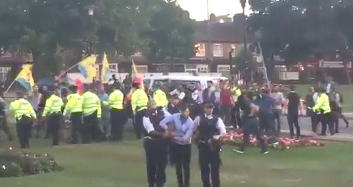 Londra'da Yol Kesen PKK'lılar, 15 Temmuz Anmasına Giden Türklere Saldırdı