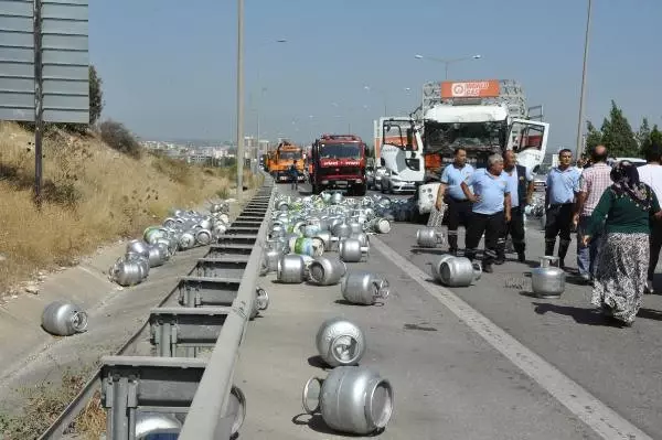Tüp Dolu Kamyon Tır'a Çarptı, Faciadan Dönüldü