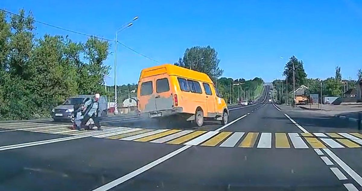 Yolun Karşısına Geçmeye Çalışan Kadını Ölüm Teğet Geçti! İşte O Görüntüler