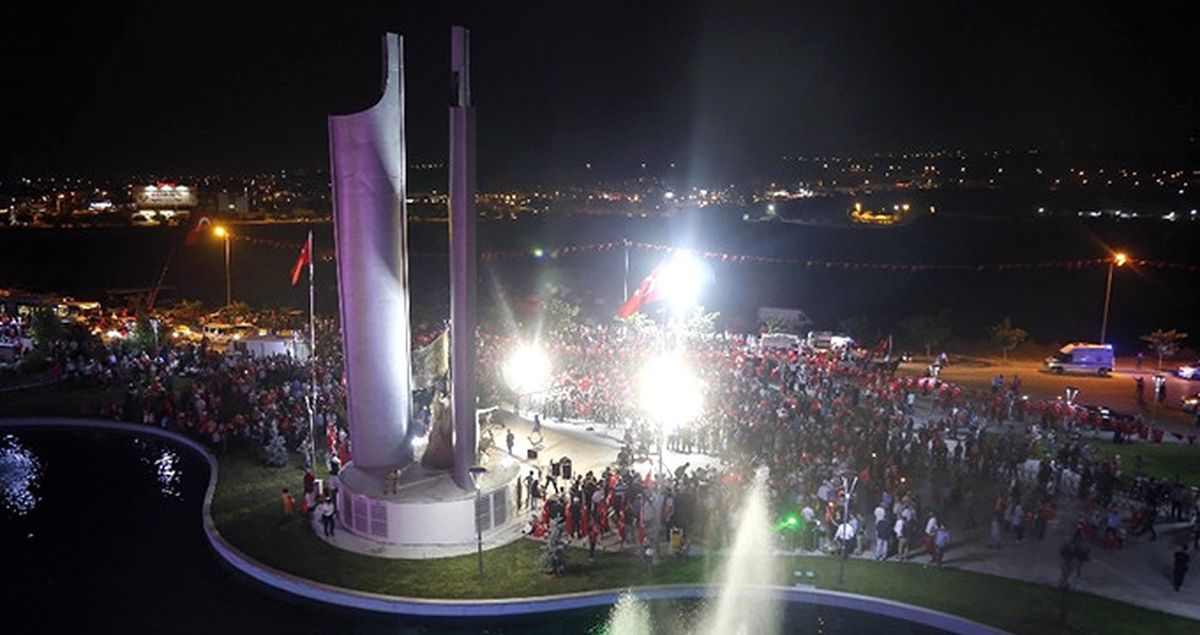 51 Şehit Verdiğimiz Gölbaşı'nda Selalarla Birlikte Gökyüzü de Ağladı