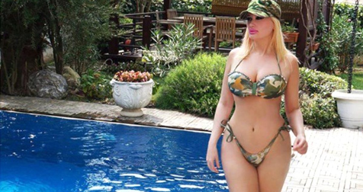 Adnan Oktar'ın Kediciğinden Kamuflaj Motifli Tangayla 15 Temmuz Paylaşımı