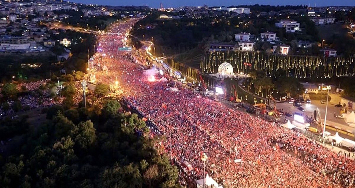 BBC ve CNN 15 Temmuz Coşkusunu 'Dev Miting' Başlığıyla Verdi