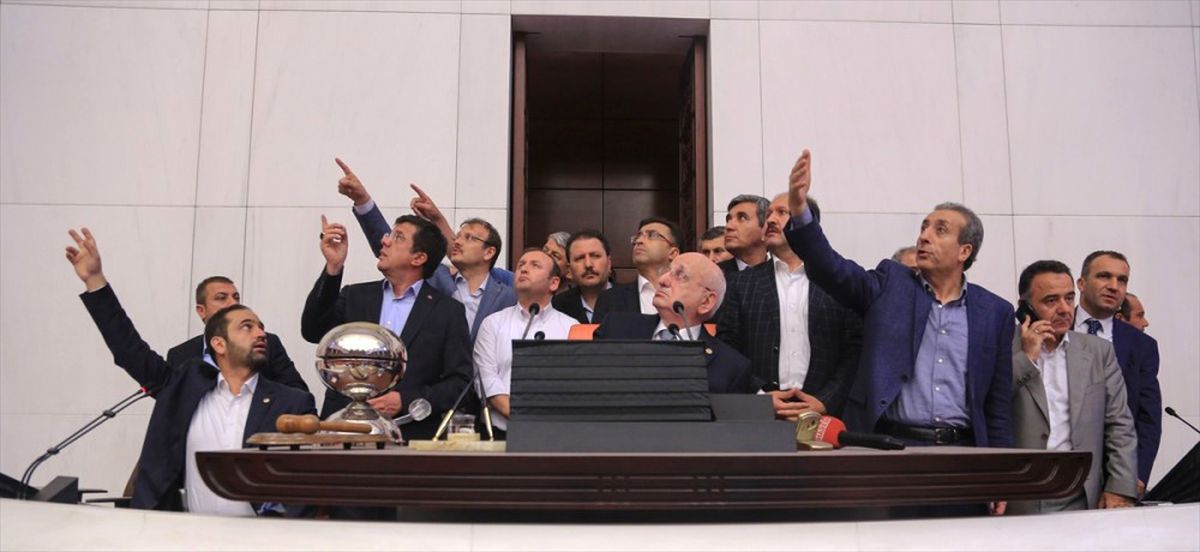 CHP'lilerden Meclis Başkanı'na '15 Temmuz Albümünde Neden Biz Yokuz?'' Sitemi