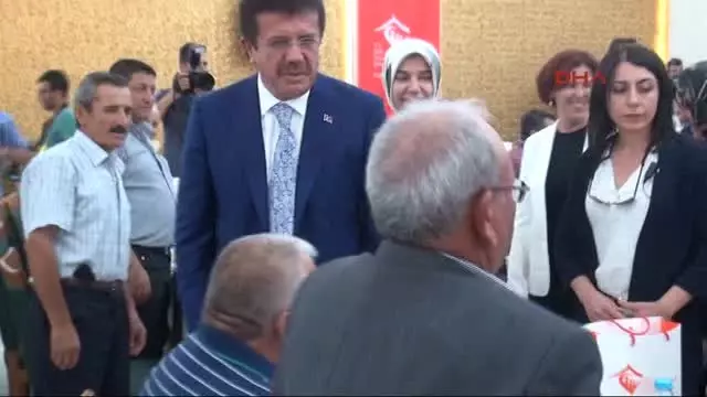 Denizli Ekonomi Bakanı Zeybekci Şehit ve Gazi Yakınlarıyla Yemekte Buluştu Denizli Ekonomi Bakanı Zeybekci Şehit ve Gazi Yakınlarıyla Yemekte Buluştu