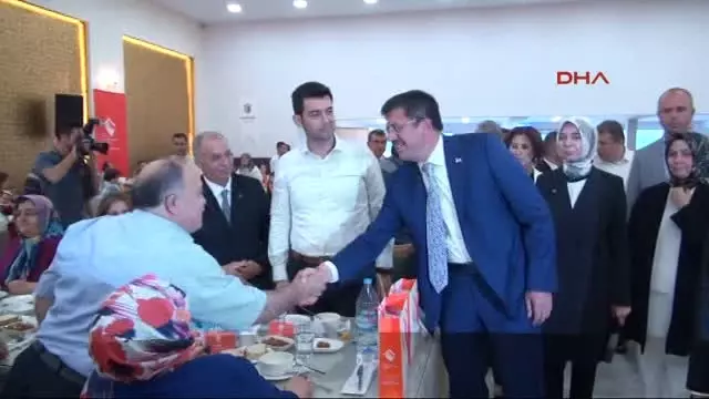 Denizli Ekonomi Bakanı Zeybekci Şehit ve Gazi Yakınlarıyla Yemekte Buluştu Denizli Ekonomi Bakanı Zeybekci Şehit ve Gazi Yakınlarıyla Yemekte Buluştu