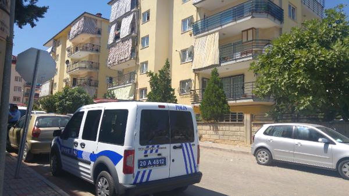 42 Yaşındaki Doktor Kendini Karnından Bıçaklayarak İntihar Etti