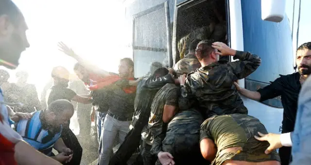 Geçen Yıl Darbe Girişiminin Emrinin Verildiği Saatte Bugün Millet Yeni Bir Tarih Yazıyor Geçen Yıl Darbe Girişiminin Emrinin Verildiği Saatte Bugün Millet Yeni Bir Tarih Yazıyor