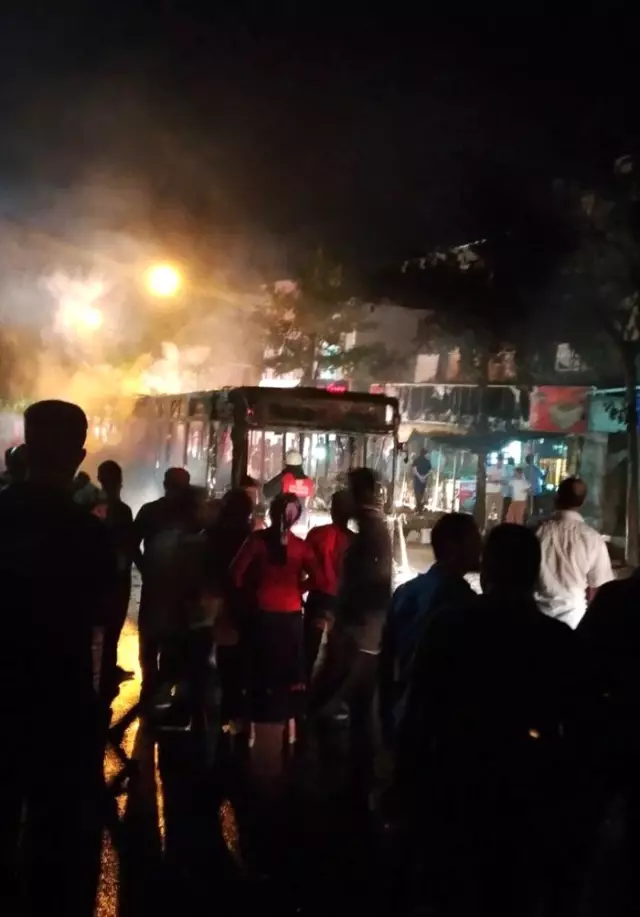 15 Temmuz Şehitler Günü'nde Yolcu Otobüsünü Kundakladılar
