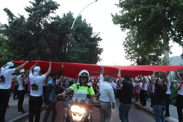 Amasya'da 10 Kişi Meydanlara İndi