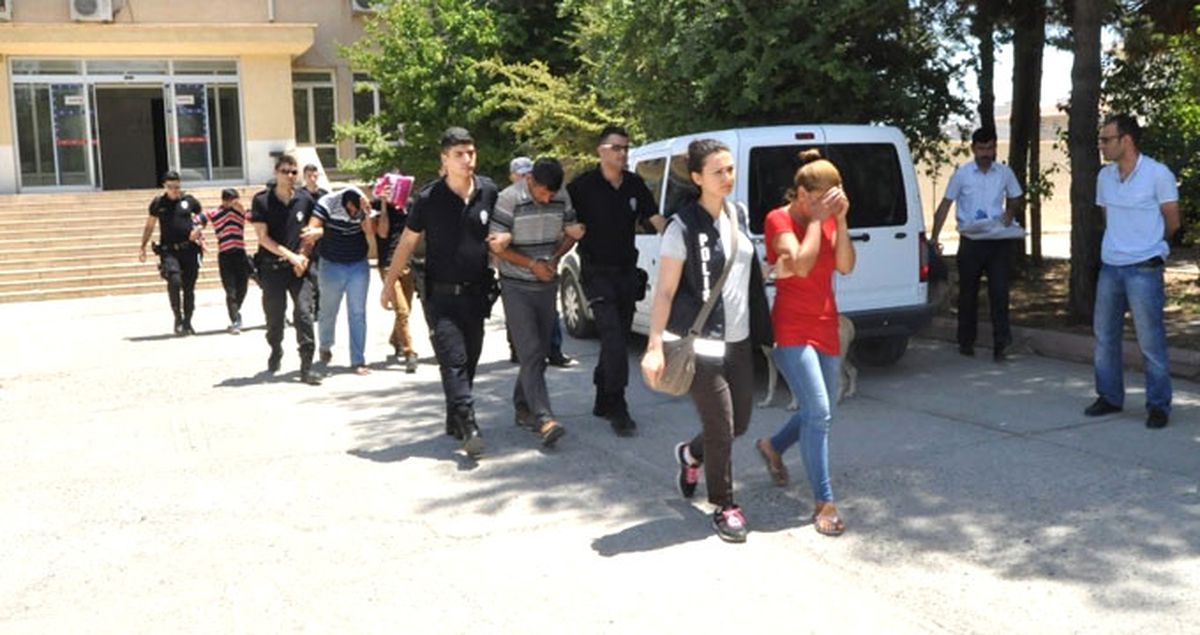 İş Adamına Evlenme Vaadiyle Tuzak Kurup Gasp Eden Çete Çökertildi