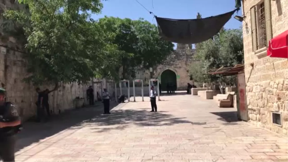 Israil Polisi Aksa'nın Kapılarına Metal Dedektörleri Kurdu