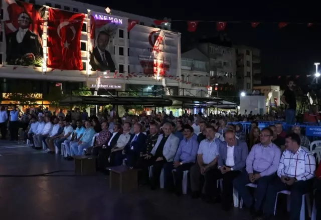 Manisa'da Mehter Eşliğinde Demokrasi Nöbeti