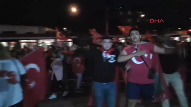 Nürnberg'de Demokrasi ve Milli Birlik Coşkusu Nürnberg'de Demokrasi ve Milli Birlik Coşkusu