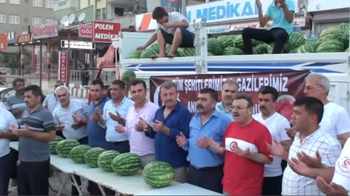 Vatandaşlara 15 Temmuz'da Karpuz İkramı